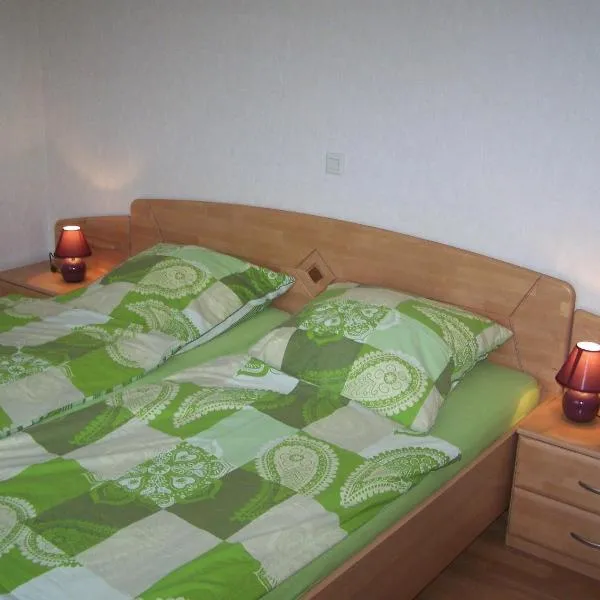 Ferienwohnung Mauer, Wohnung "Ost", hotel v destinaci Heede