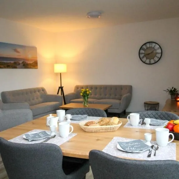 Ferienhaus Sonnenblick mit Sauna Harkebrügger See, hotel in Barßel