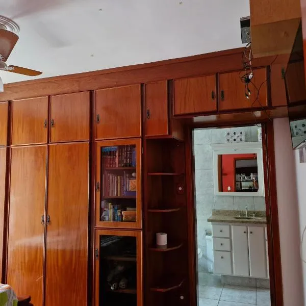 Suite vermelha em Poços de Caldas, hotel in Poços de Caldas