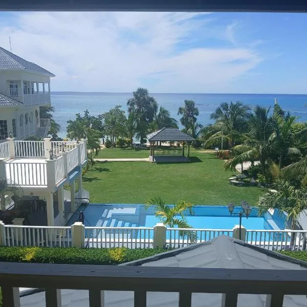 Westmore Beach Villas Limited, hotel a Whitehouse