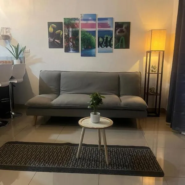 Desamparados에 위치한 호텔 Casa Bosque GuestHouse & Car Rental - Free SJO Airport Shuttle