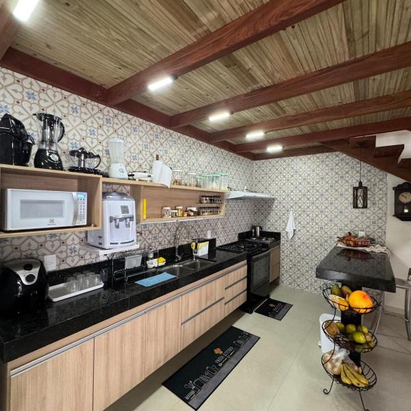 ESPAÇO PÉROLA GUANABARA, 70 Metros do Mar, 4 Suítes independentes COM AR, Área Gourmet Integrada com Piscina,Churrasqueira, 900 Metros de CASTELHANOS, ideal para FAMÍLIAS E AMIGOS - Foto 5