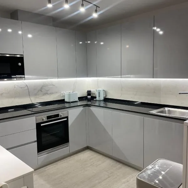 New CP family apartment with spa, hotel v destinaci Gibraltar