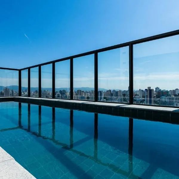 Alto Madalena - Studios de luxo com piscina panorâmica, hotel in Sao Paulo
