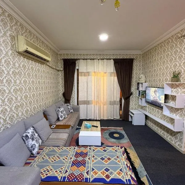 Elegant apartment with garden, hotel v destinaci Sheikh Zayed