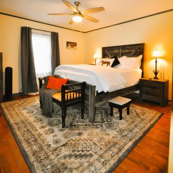 Cozy Farmhouse-Red River Gorge & Natural Bridge State Park，Stanton的飯店