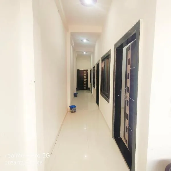 Krishna guest House luxury stay in Ayodhya - 600 meter away from ram mandir, hotel in Ayodhya
