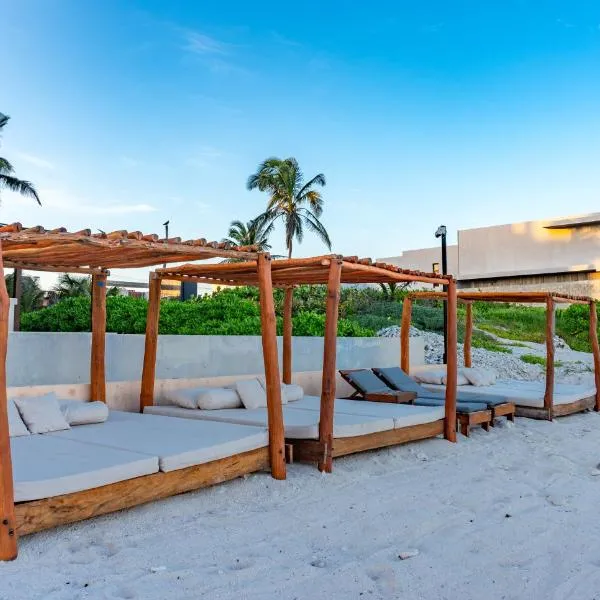 Luxury Romantic Getaway - 1 Bedroom - Steps from the Beach - Bahia Tankah Tulum, hotel i Tulum