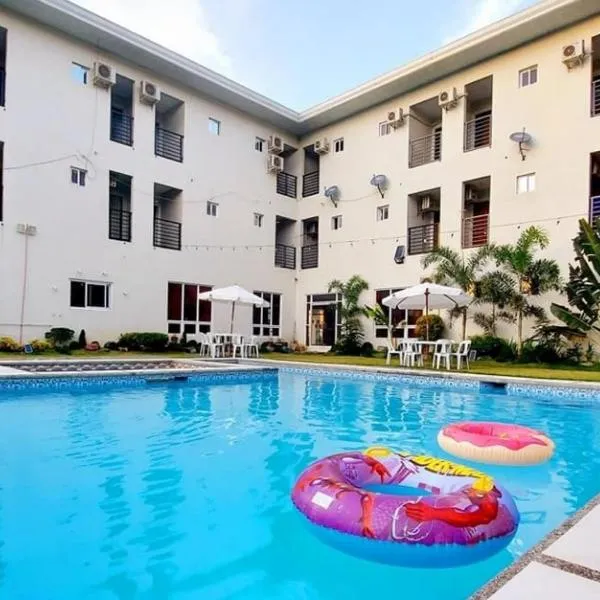 Three M's Hotel and Restaurant, hotel v destinaci Pagudpud