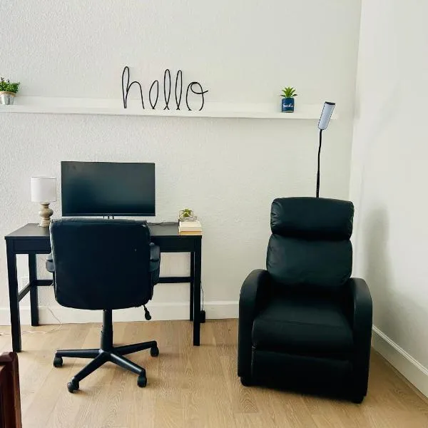 Cozy private room and bath private entrance Perfect gateway, hotel em Pflugerville