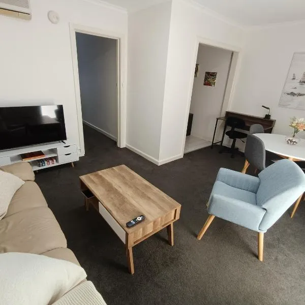 Cute, Cozy and Central Apartment 1 in Essendon with Free Parking, hotel in Melbourne