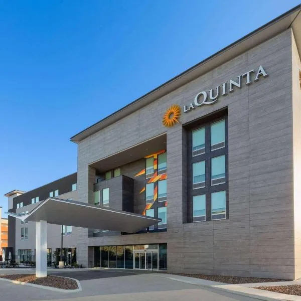 La Quinta Inn & Suites by Wyndham San Antonio at the RIM, hotel en San Antonio