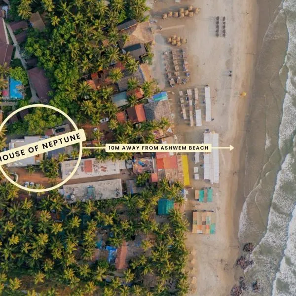 ELIVAAS House of Neptune 1 BHK Cottage on the Beach & Famous Cafes, Restros، فندق في مورجيم