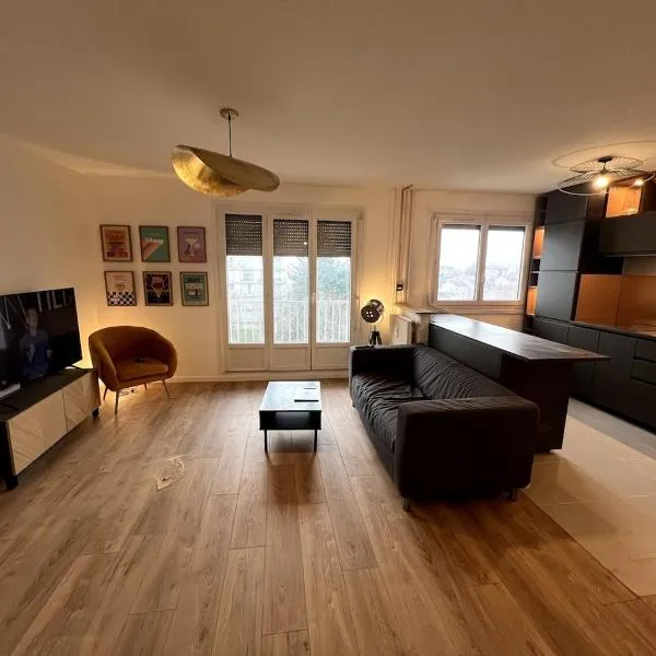 T2 proche Groupama Stadium & LDLC Arena – hotel w mieście Décines-Charpieu