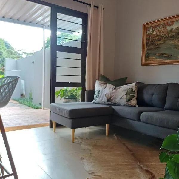 Buckingham Cottage, hotel in Pinetown