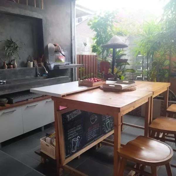 Homestay Omah, hotel in Tabanan