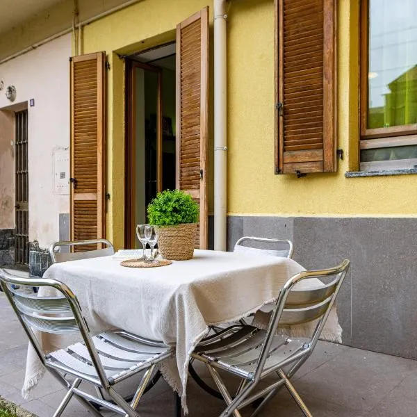 Cozy Flat with Private Garden, hotel in Paderno Dugnano