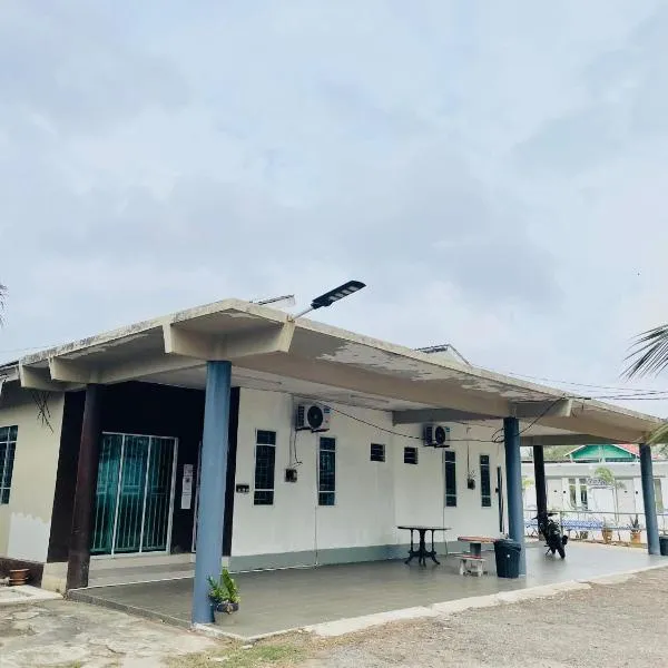 Casaria Homestay Paka, hotel v mestu Paka
