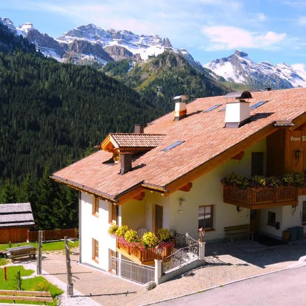 Design Chalet Zirm - check-in at Olympia Hotel, хотел в Varda