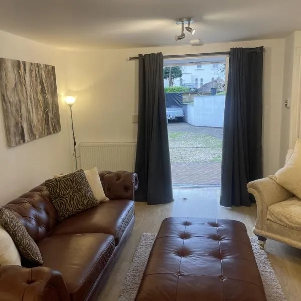Beach House Courtyard 2 bed, hotel in Southport