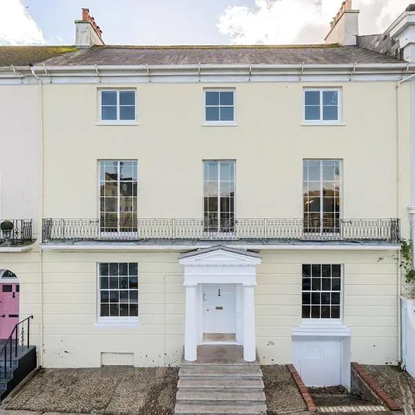 Waterloo House Grade Two Listed Townhouse, hotel in Bideford