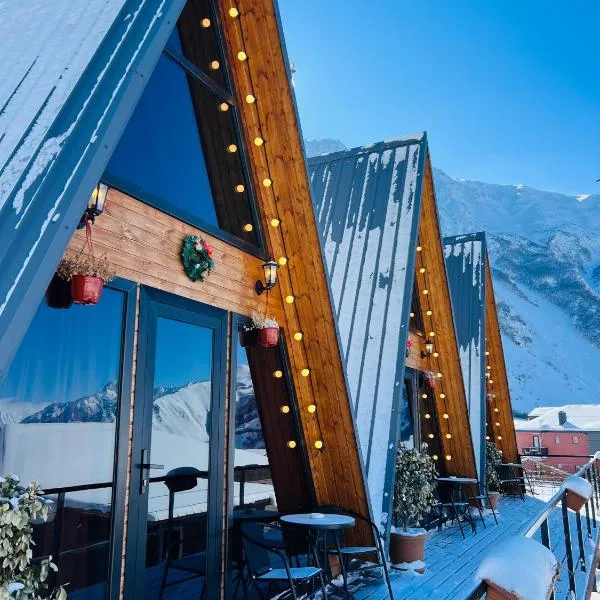 Pyramid Home Kazbegi, hotel v destinaci Stepancminda