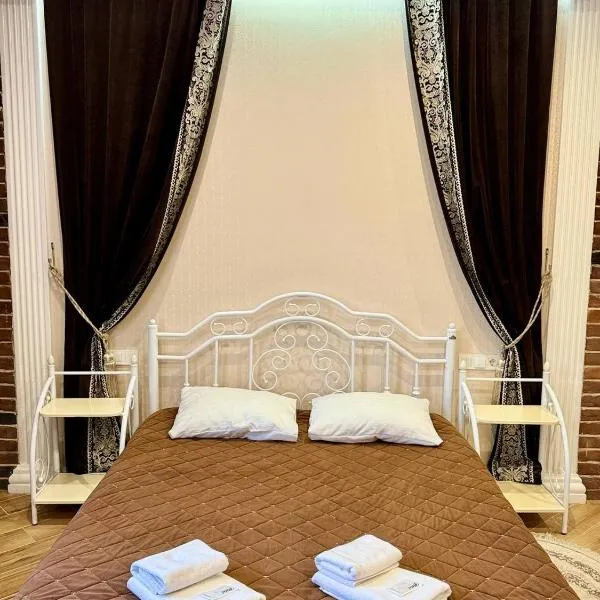 Lavender Night Apartments, hotel en Chernivtsi