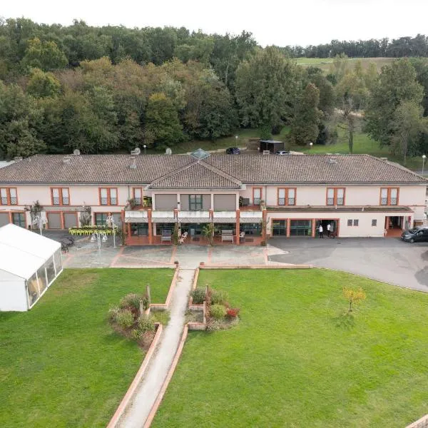 Domaine de Pousiniès, hotel em Saint-Étienne-de-Tulmont