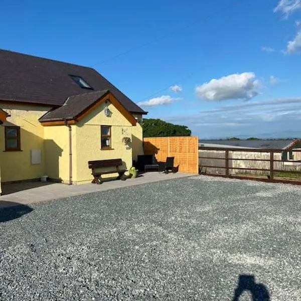 Quiet cottage, Ryan Anglesey, hotel v destinaci Holyhead