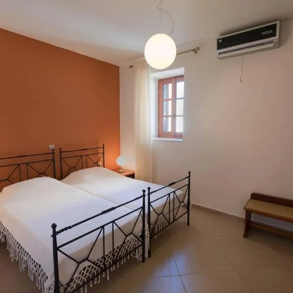 Harbour View Modern Apartments with Terrace, hotel in Halki