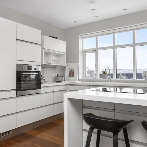 Stunning rooftop apartment in Reykjavík, hotel v Reykjavíku