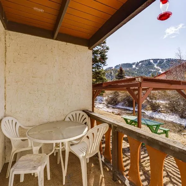 < Half-Mi to Red River Ski Area: Townhome w/ Patio, hotel i Red River