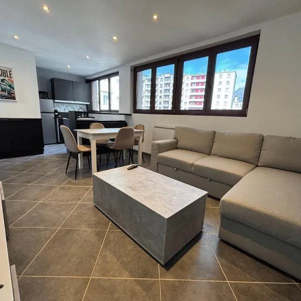 Au Pied des Alpes, hotel v Grenoblu