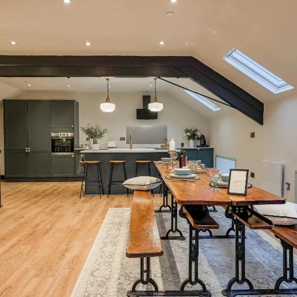 Converted Welsh Sunday School with Sea View & Garden on Anglesey - Dog Friendly、Amlwchのホテル