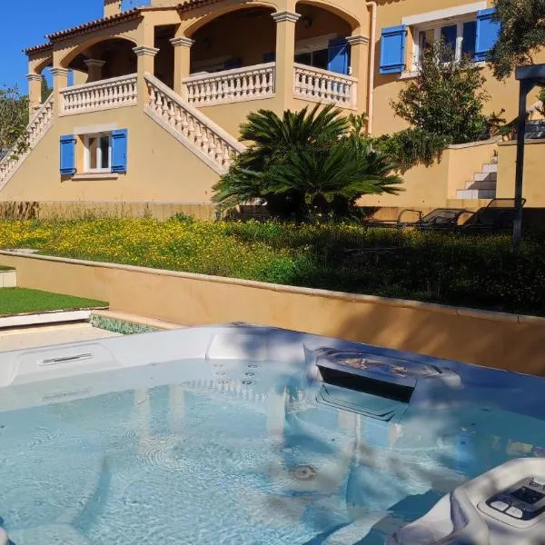 La Maison Bleue, hotel v destinaci Toulon