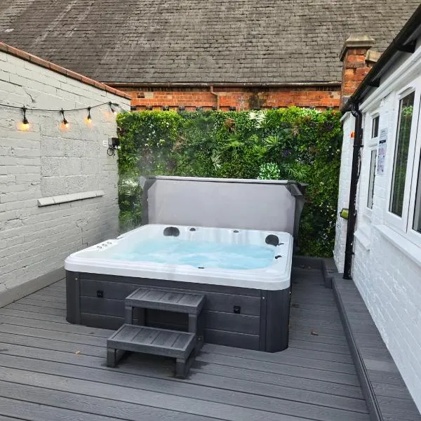 Centre Apartment - Sleeps 2 & Roof Top Hot Tub, khách sạn ở Derby