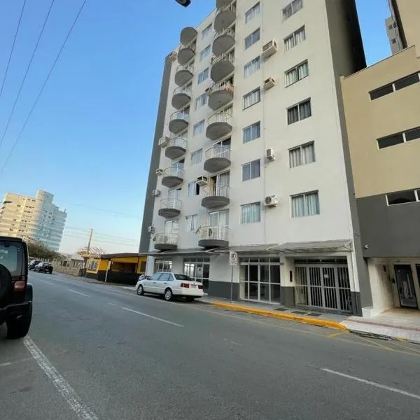 Ap a 80m Praia Central de Barra Velha, hotel en Barra Velha