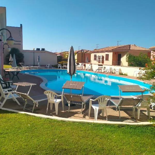 Villetta Soleil con Piscina e Campo da Tennis condominiale, hotel in Villasimius