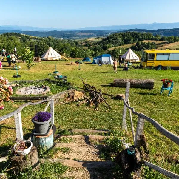 La Busuri Camp, hotel in Roşia