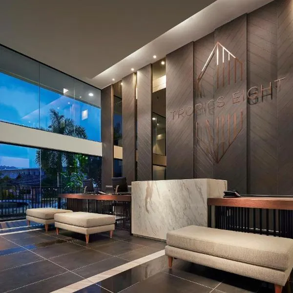 Tropics Eight Suites, hotel in George Town