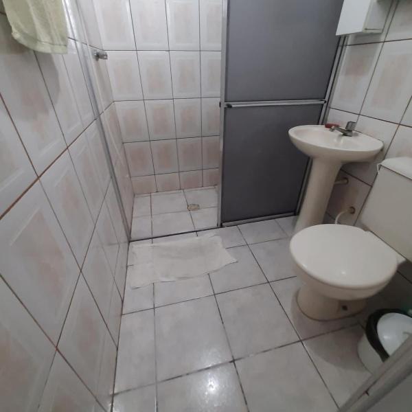 Apartamento 100 metros da praia na Guilhermina Praia Grande - Foto 3