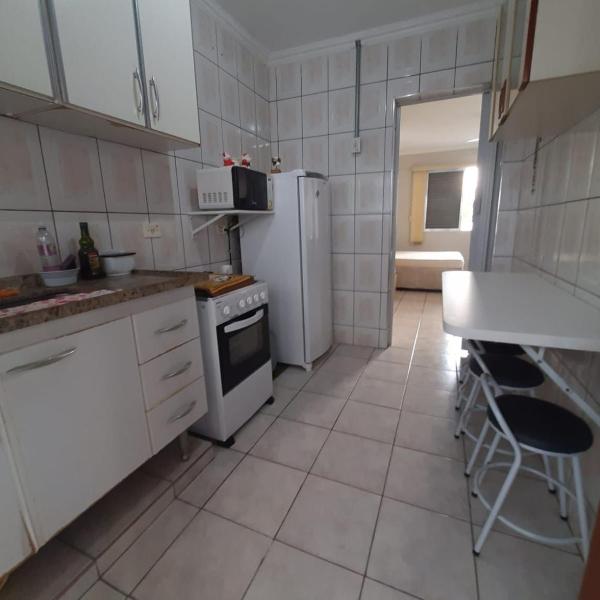 Apartamento 100 metros da praia na Guilhermina Praia Grande - Foto 4