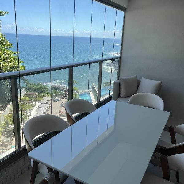 APARTAMENTO SOFISTICADO, VISTA MAR e ACESSO EXCLUSIVO à PRAIA