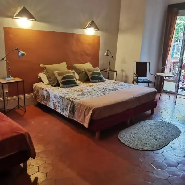 Le Mimosa, hotel in Saint-Saturnin-de-Lucian