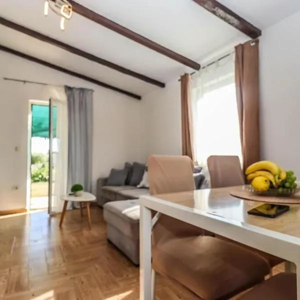 Guest house Krajcar, hotel v destinaci Loborika