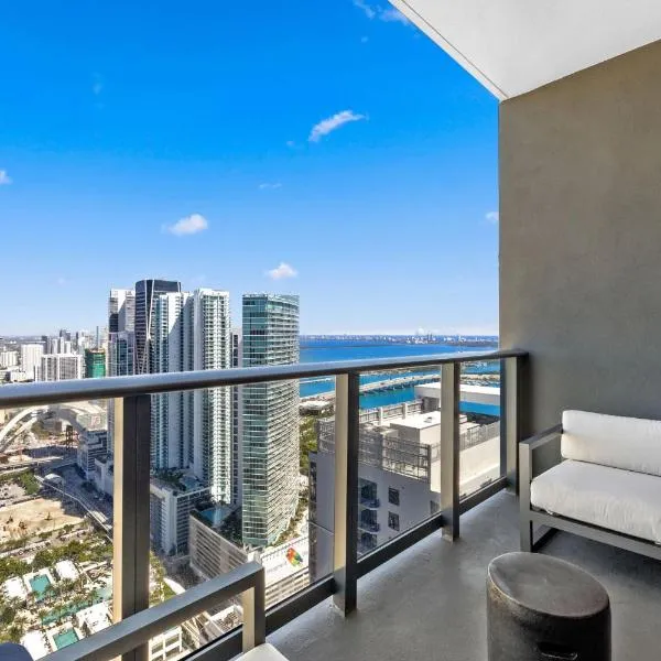 On The 49th Floor! Condo on Highest & Free Parking, hotell Miamis