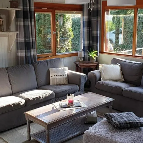 Confortable chalet au calme à l'étang du stock, hotel in Langatte