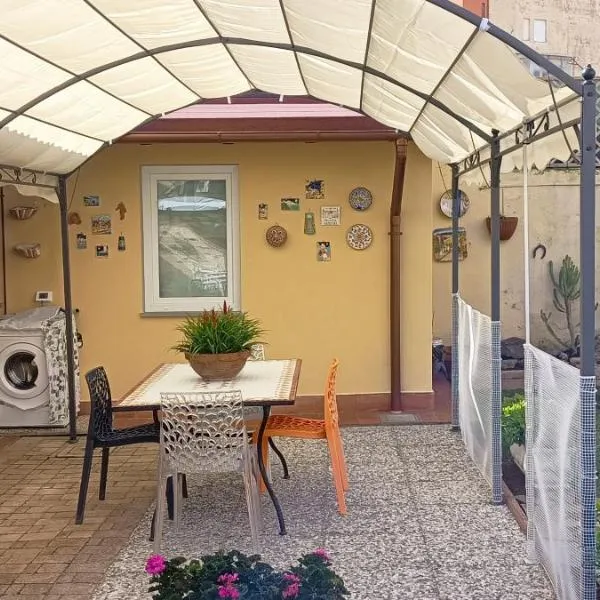 Casa in giardino, ξενοδοχείο στο Πιομπίνο