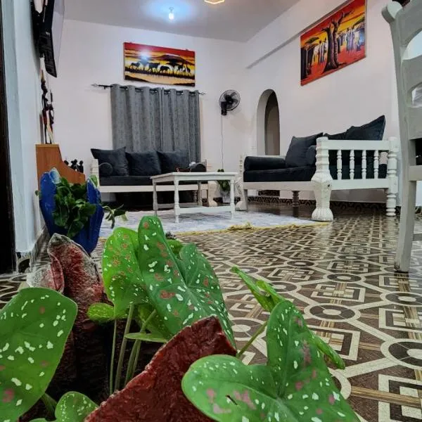 Ocean Breeze Homes 1, 2 or 3 bedroom Watamu, hotel in Watamu