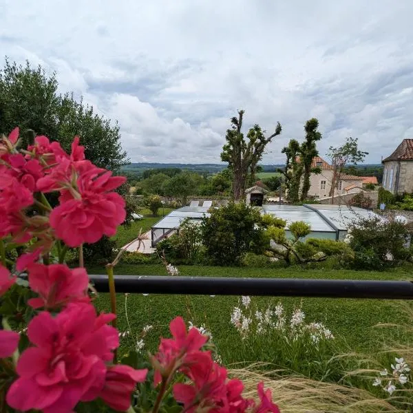 Domaine du Coq – hotel w mieście Montignac-le-Coq
